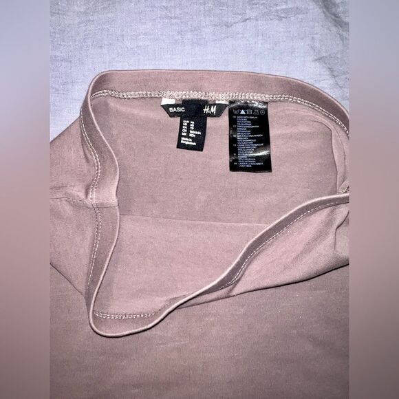 Size extra small XS basic H&M brown or beige colored pull on mini skirt - Picture 2 of 2